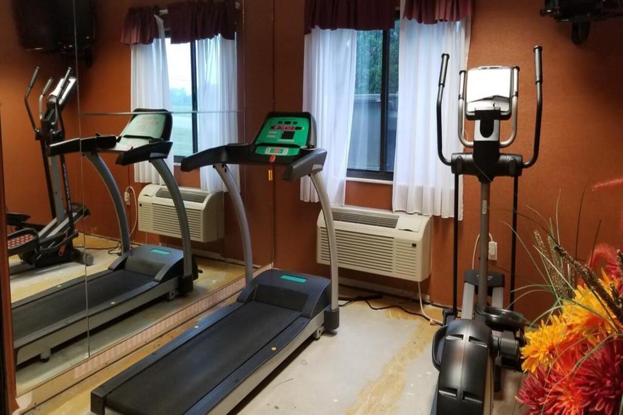 FairBridge Inn&Suites Batavia-Darien Amusement Park Extérieur photo