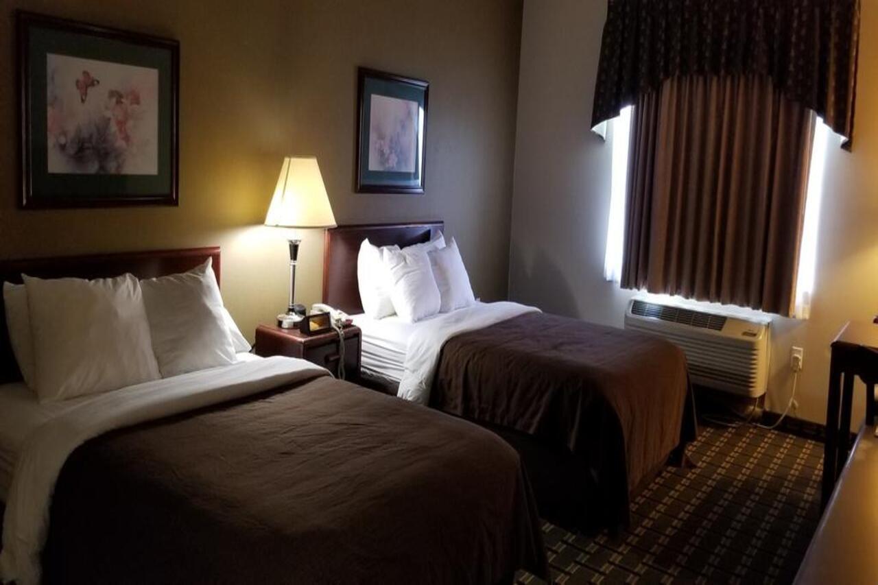 FairBridge Inn&Suites Batavia-Darien Amusement Park Extérieur photo