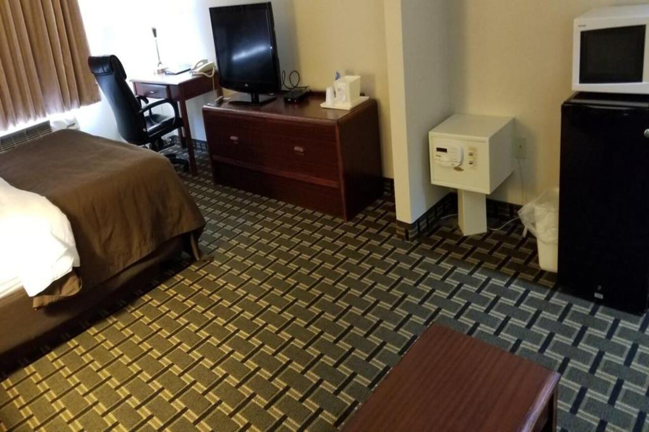 FairBridge Inn&Suites Batavia-Darien Amusement Park Extérieur photo