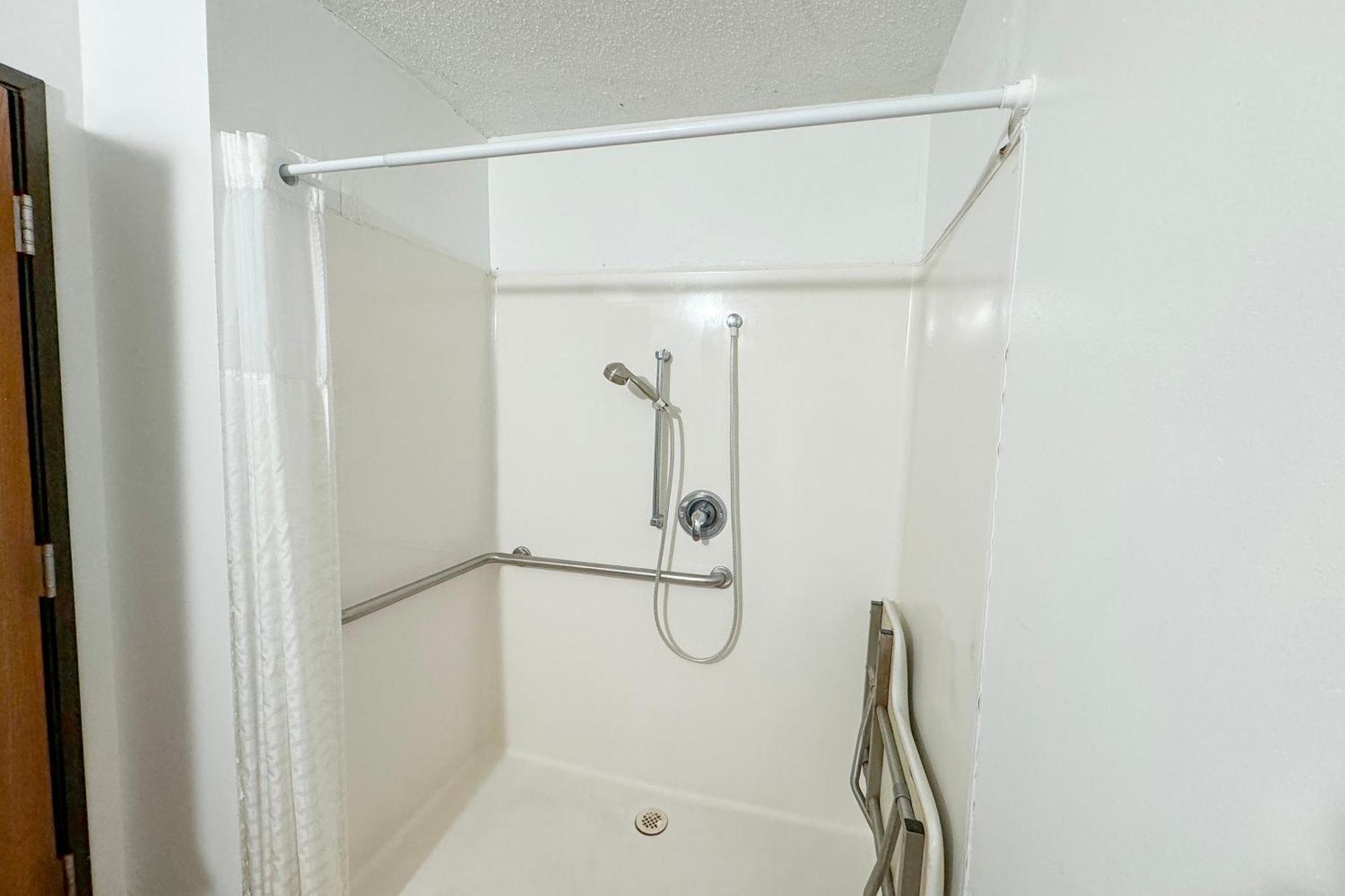 FairBridge Inn&Suites Batavia-Darien Amusement Park Extérieur photo