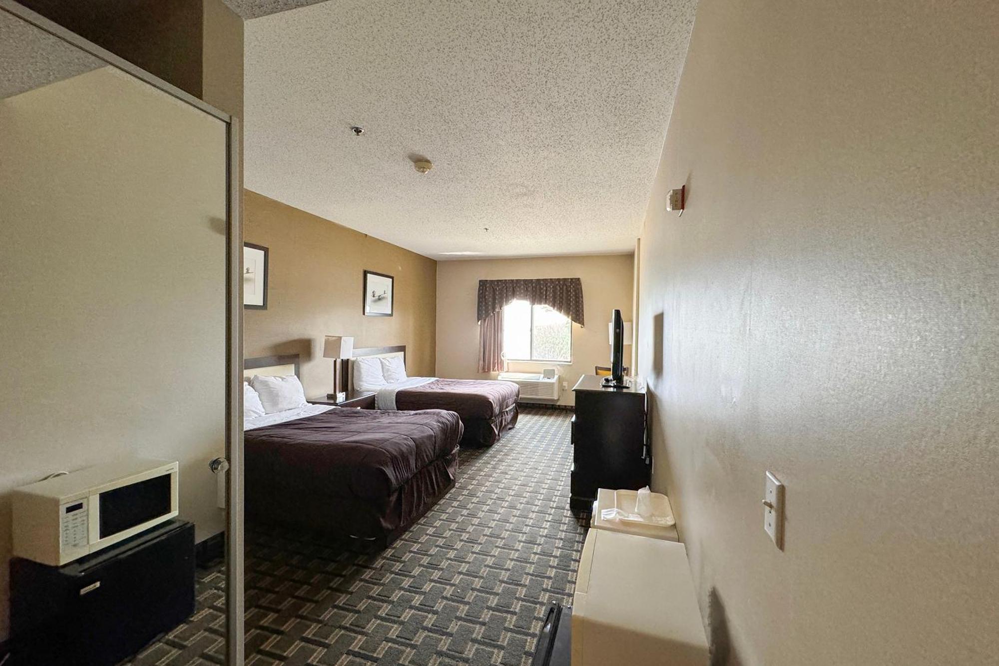 FairBridge Inn&Suites Batavia-Darien Amusement Park Extérieur photo