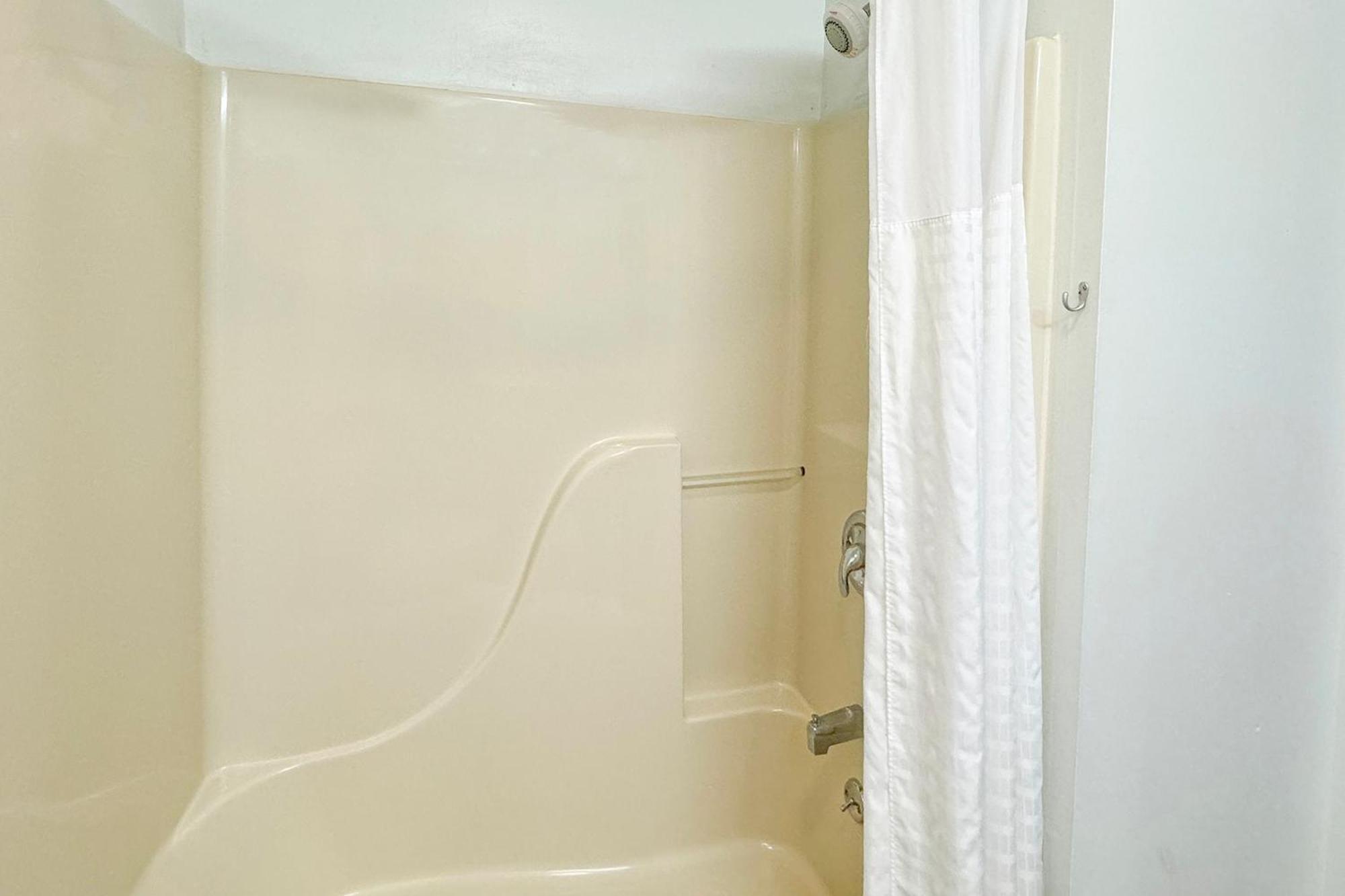 FairBridge Inn&Suites Batavia-Darien Amusement Park Extérieur photo