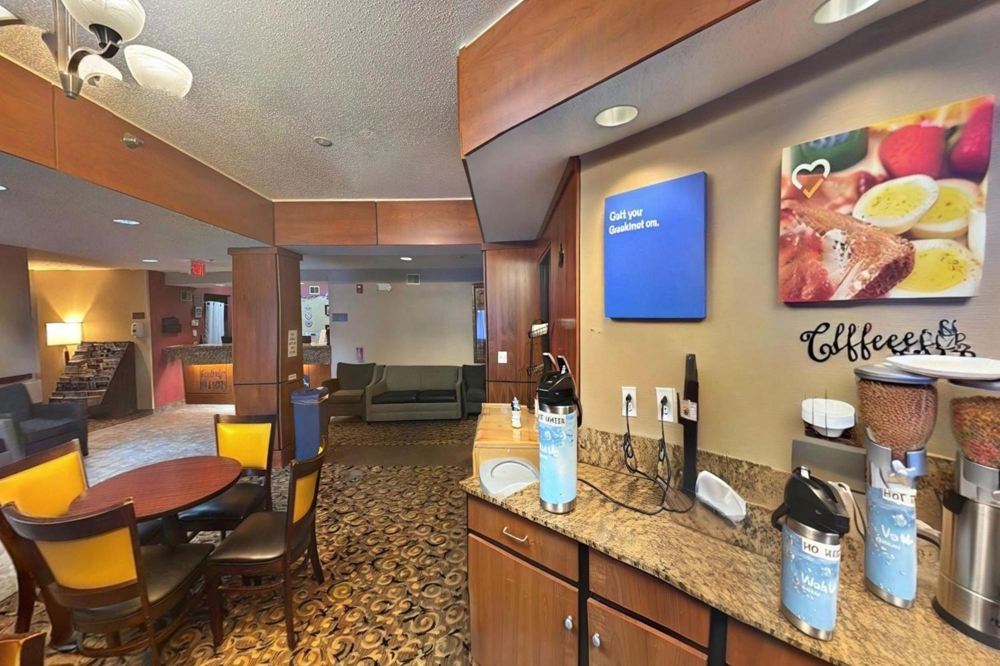 FairBridge Inn&Suites Batavia-Darien Amusement Park Extérieur photo