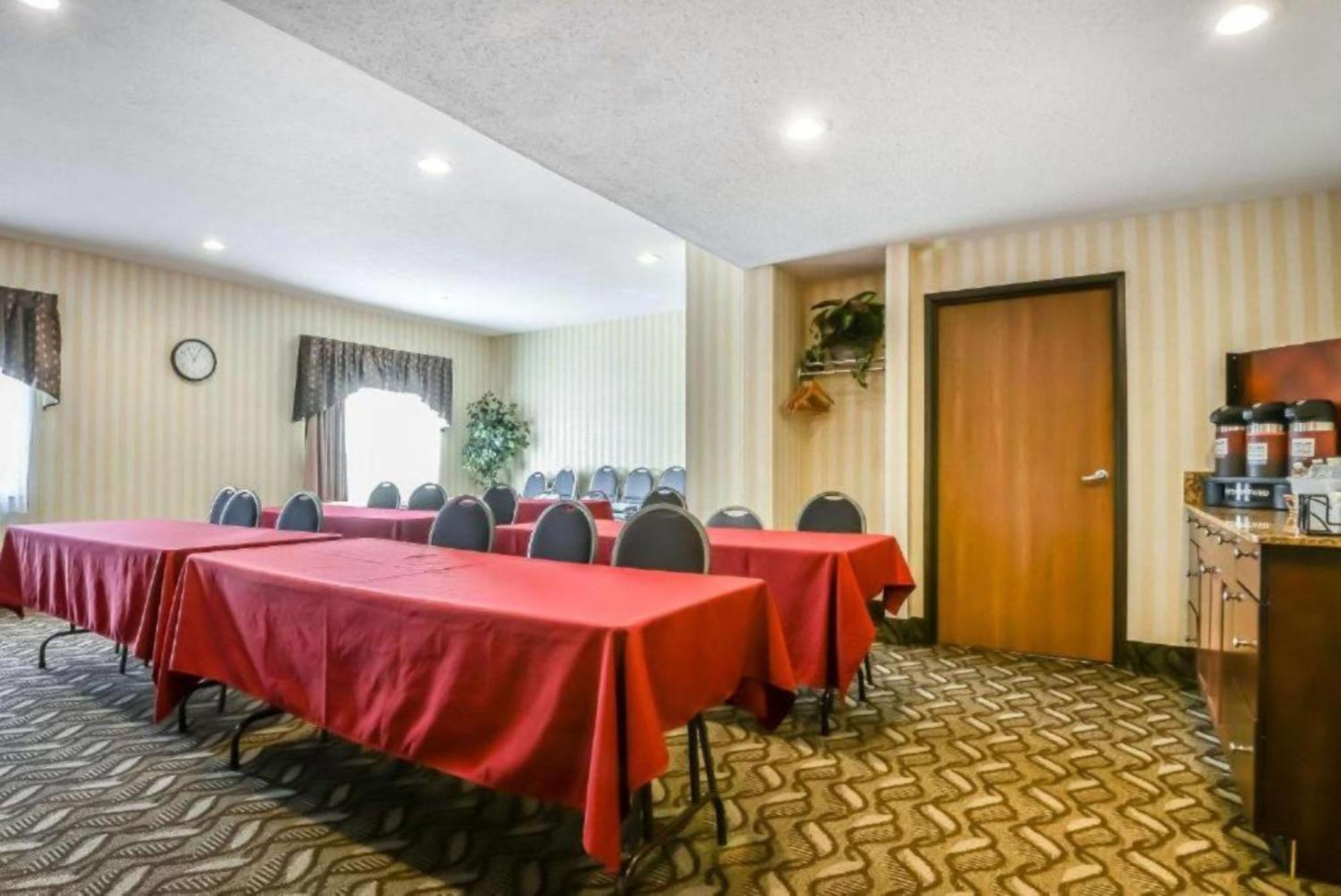 FairBridge Inn&Suites Batavia-Darien Amusement Park Extérieur photo