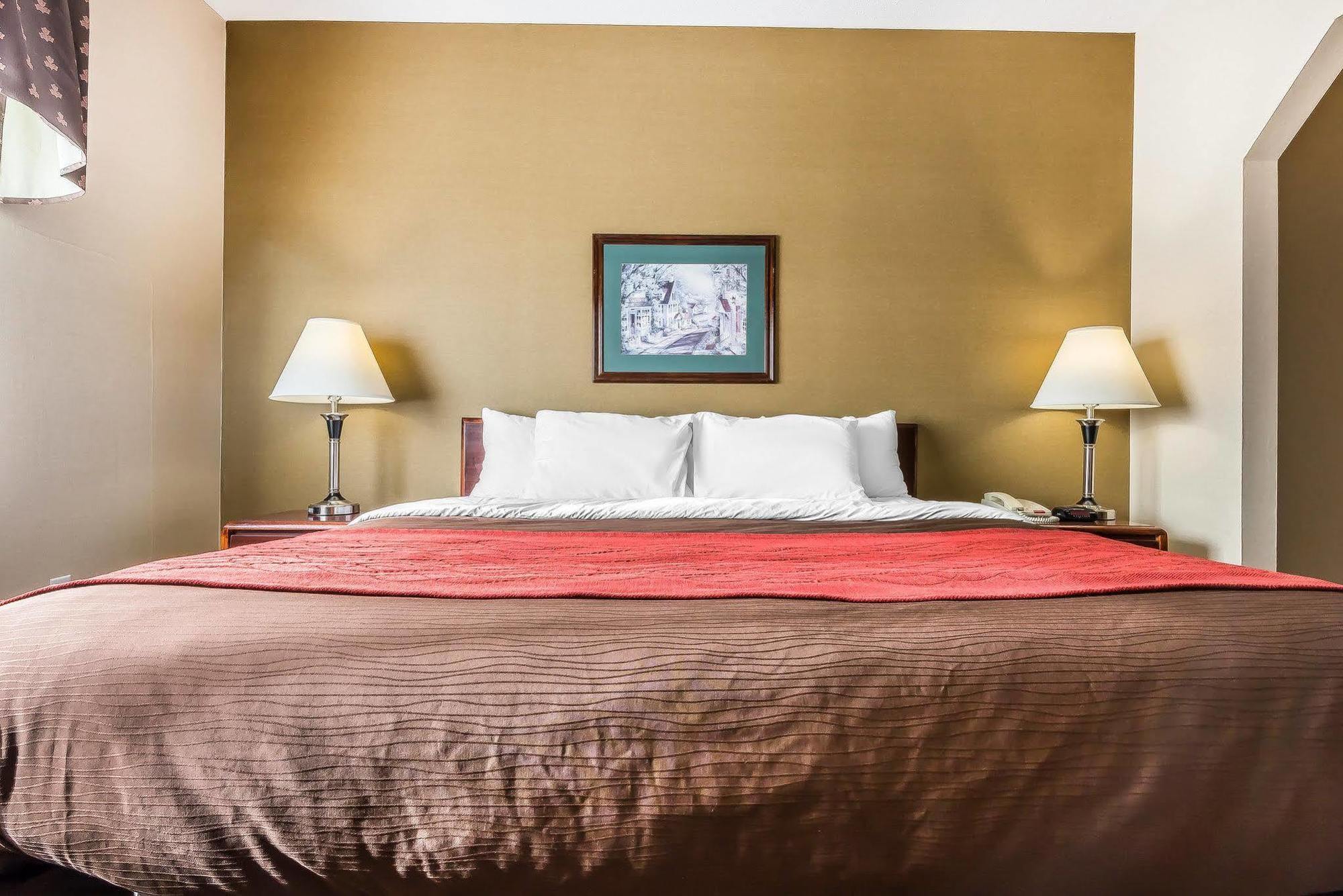 FairBridge Inn&Suites Batavia-Darien Amusement Park Extérieur photo