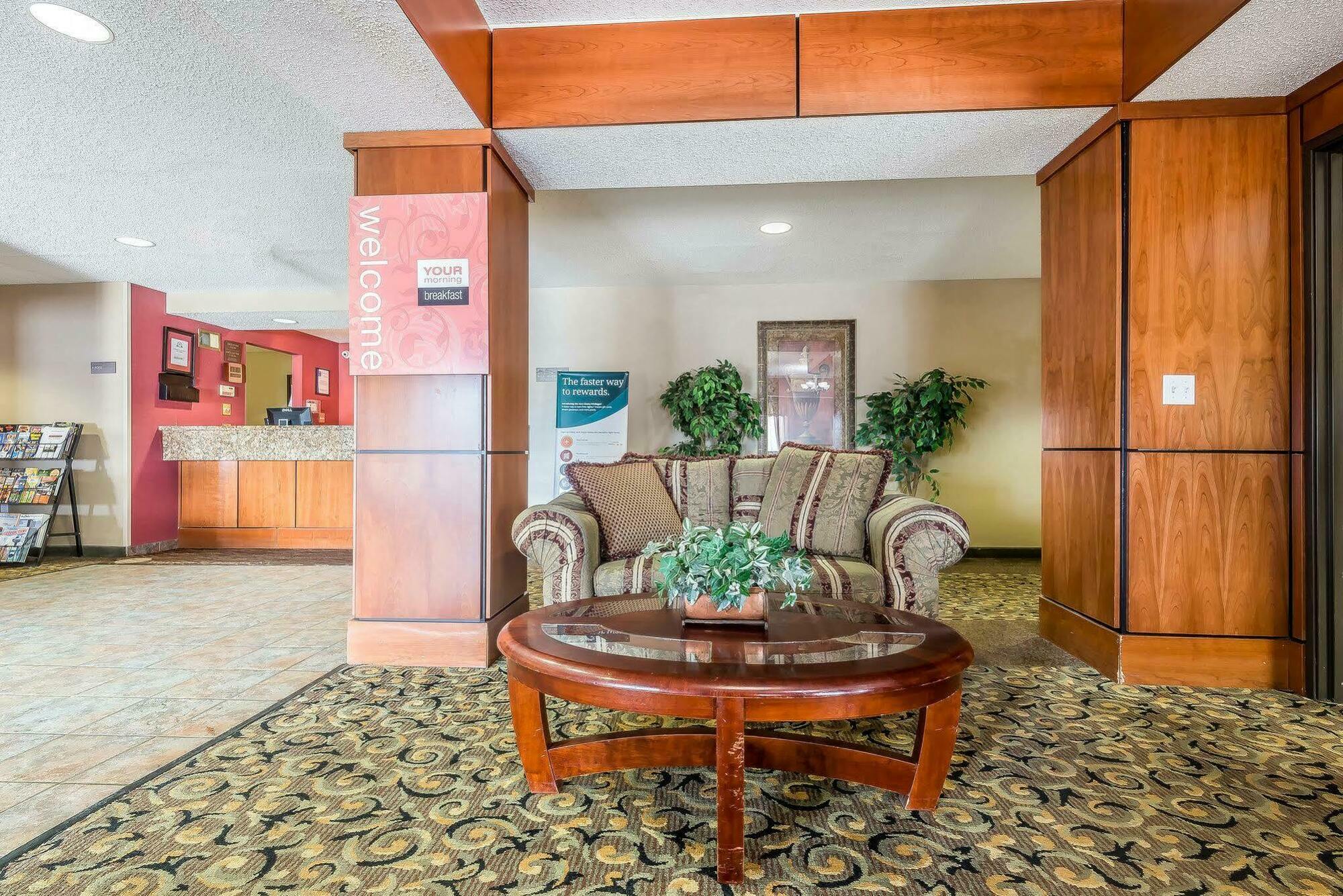 FairBridge Inn&Suites Batavia-Darien Amusement Park Extérieur photo
